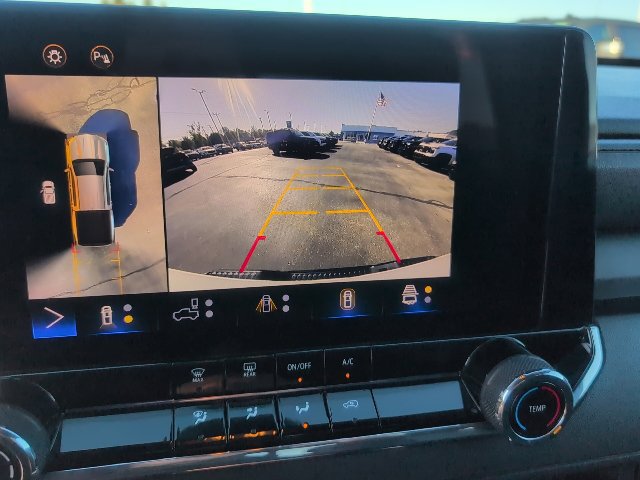 Used 2023 Chevrolet Colorado Trail Boss w/ Technology Package AWD/4WD image 29