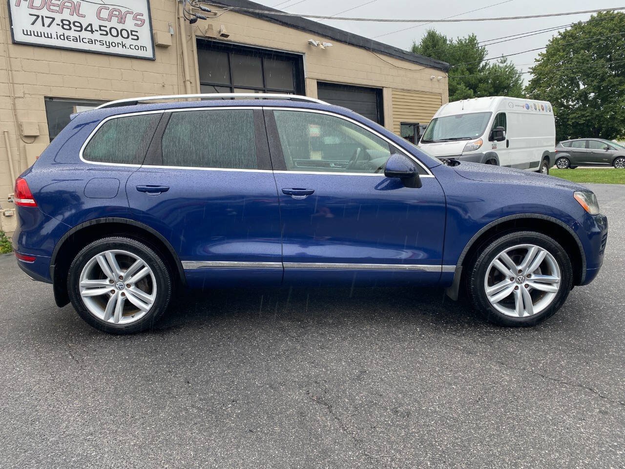 Used 2012 Volkswagen Touareg TDI AWD/4WD image 2