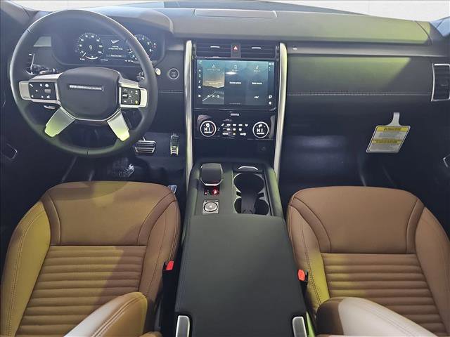 New 2025 Land Rover Discovery Dynamic SE image 8
