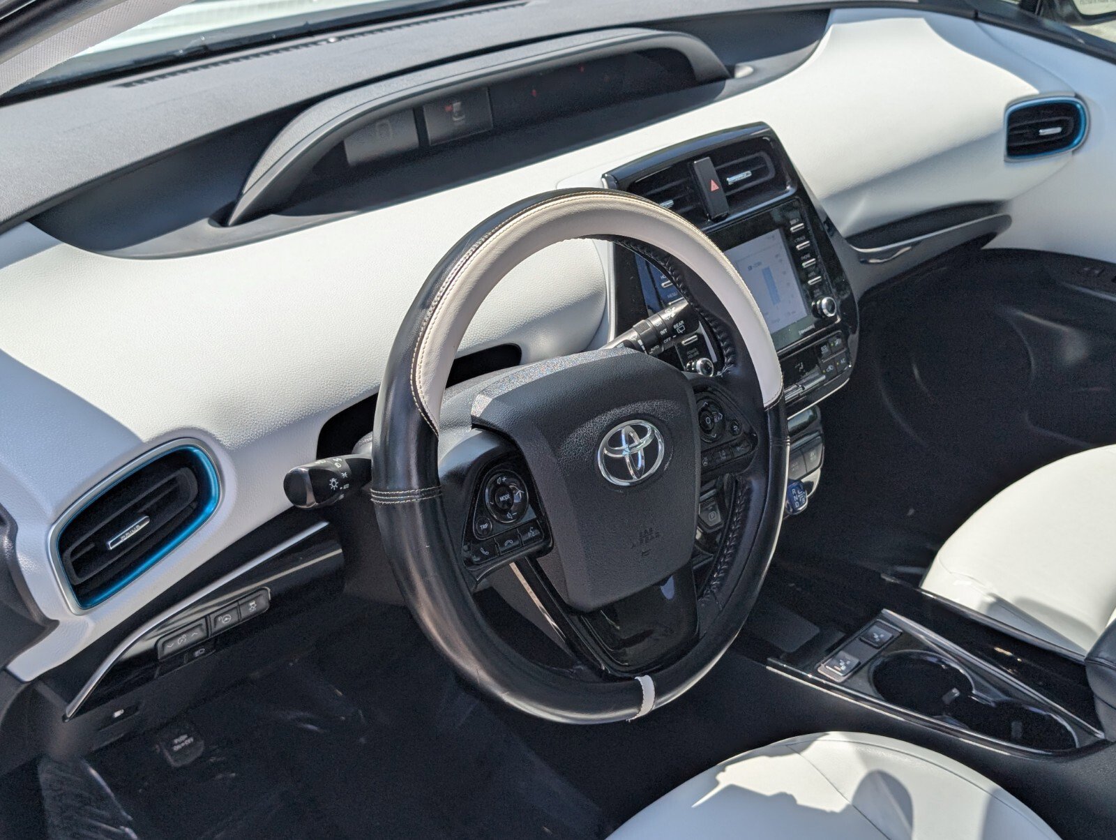 Used 2021 Toyota Prius XLE image 11