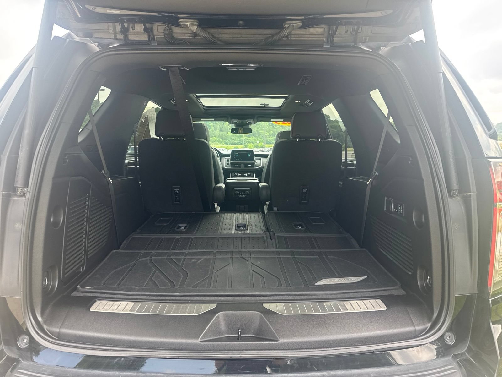 Used 2023 Chevrolet Tahoe Premier AWD/4WD image 15