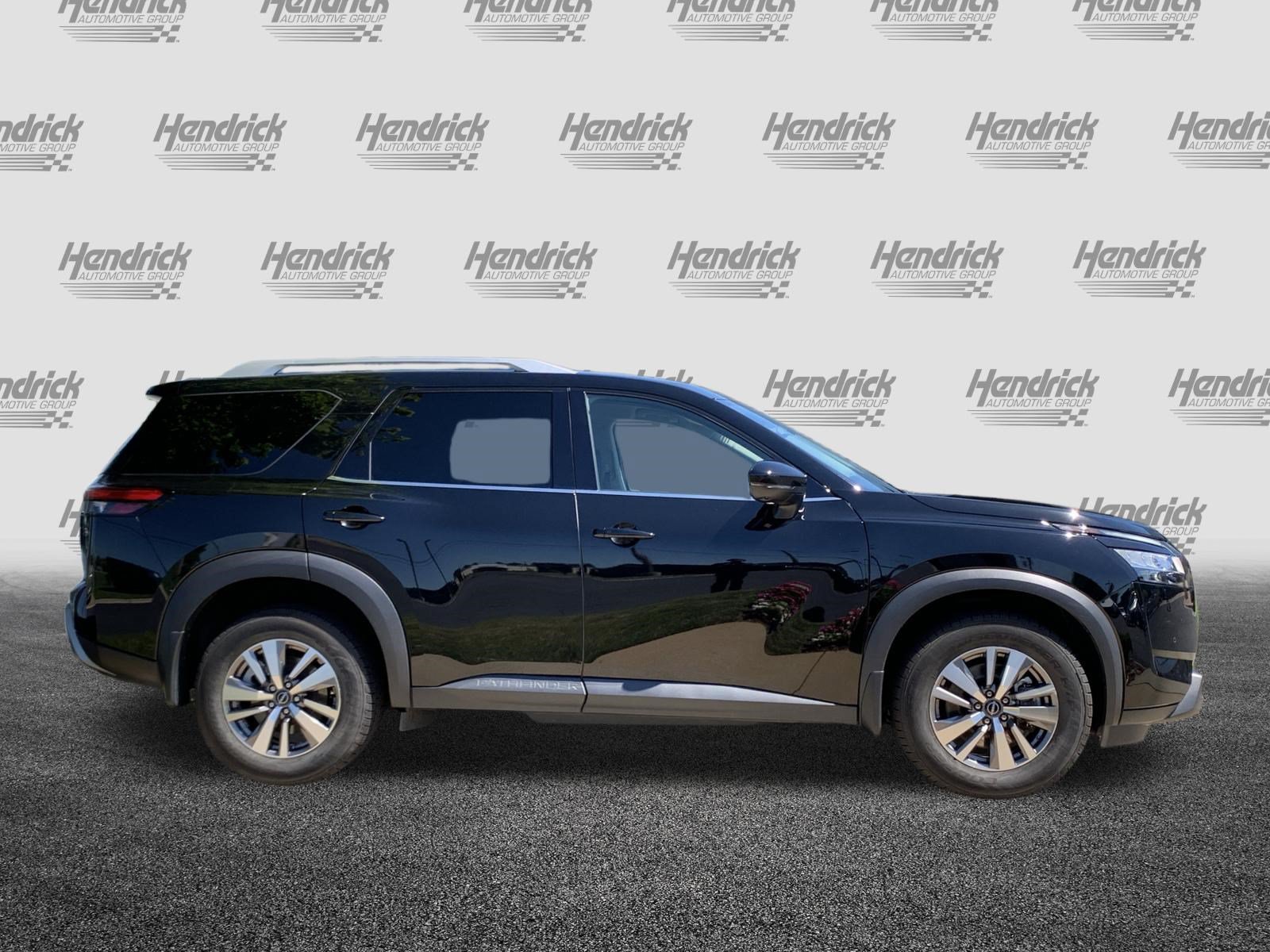 Used 2022 Nissan Pathfinder SL w/ Lighting Package (N92) AWD/4WD image 11