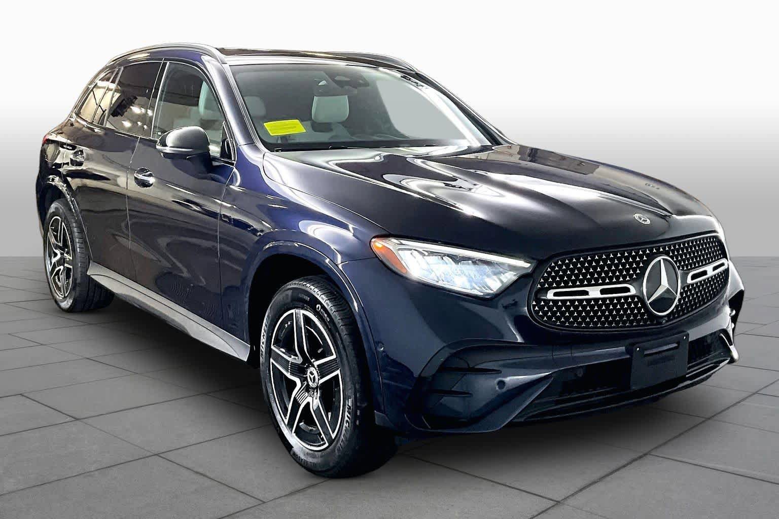 Used 2023 Mercedes-Benz GLC 300 4MATIC image 3