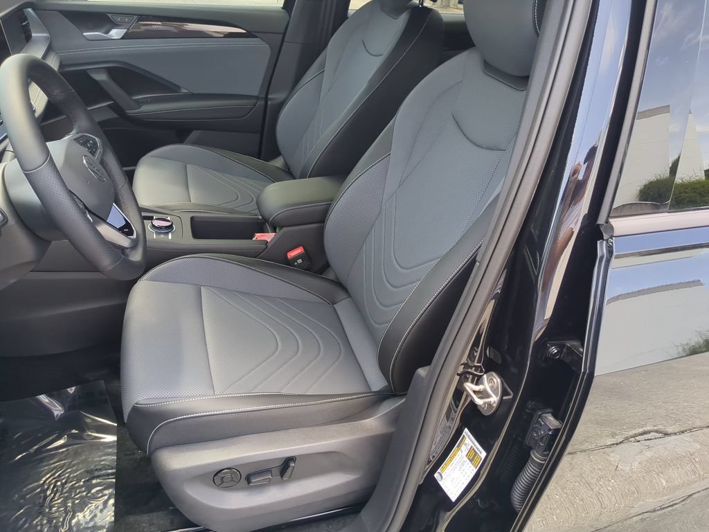 New 2026 Volkswagen Tiguan SE R-Line FWD image 19