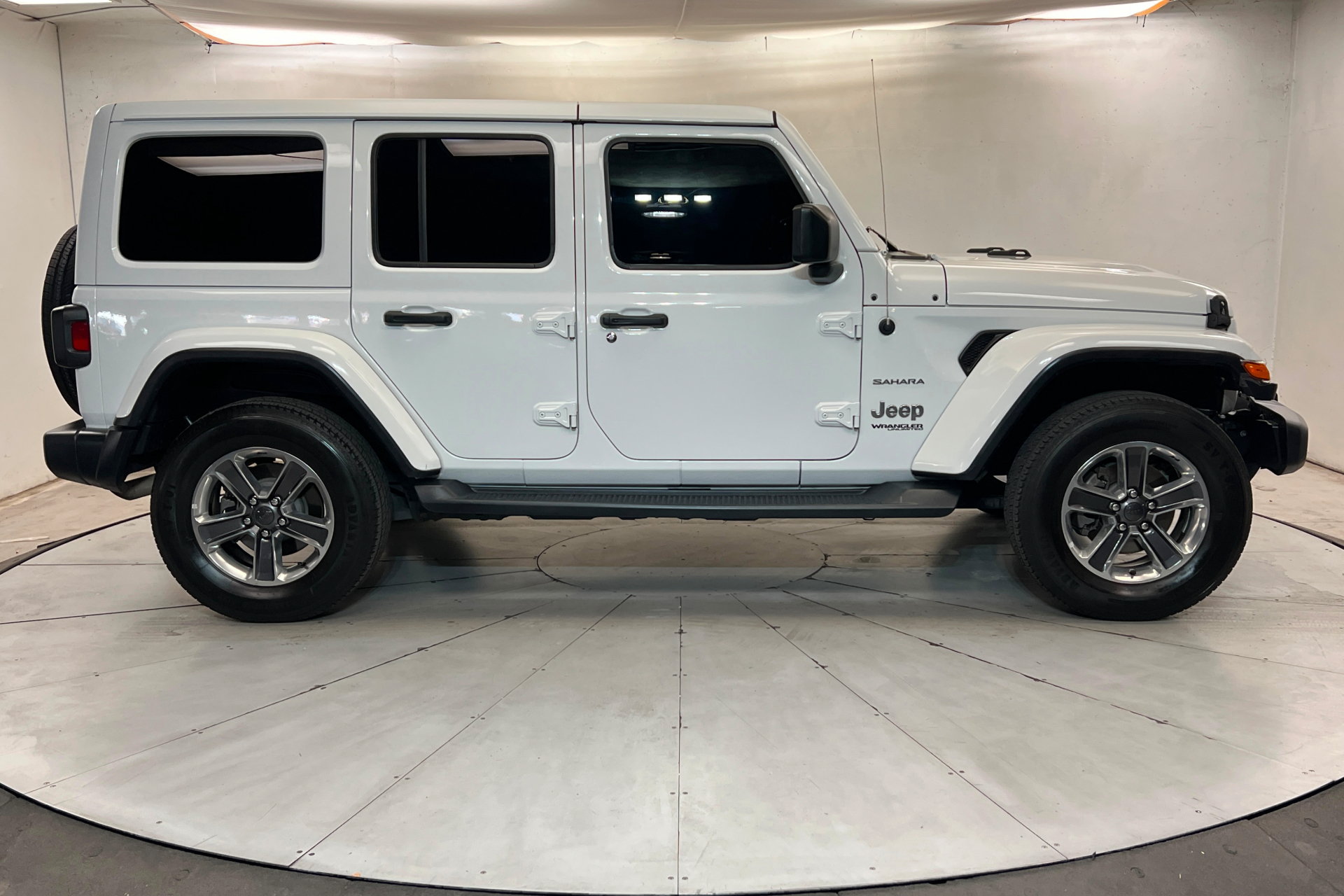 Used 2020 Jeep Wrangler Unlimited Sahara AWD/4WD image 7