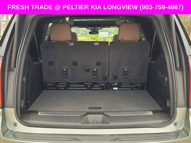 Used 2023 Chevrolet Suburban High Country image 9