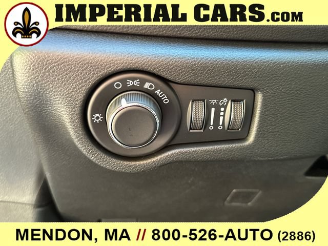 New 2027 Chrysler Pacifica Select AWD/4WD image 23