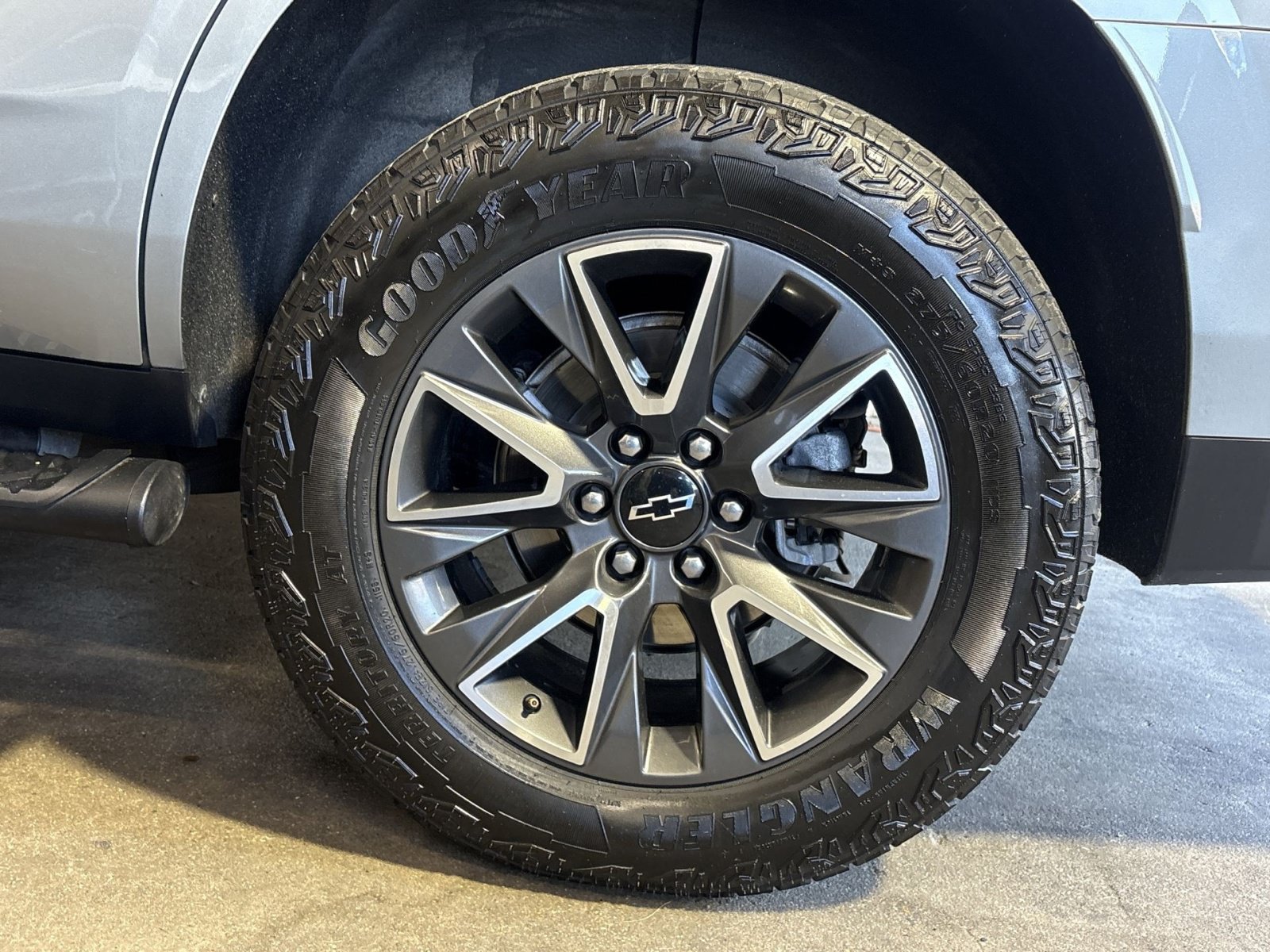 Used 2024 Chevrolet Tahoe Z71 w/ Luxury Package AWD/4WD image 12
