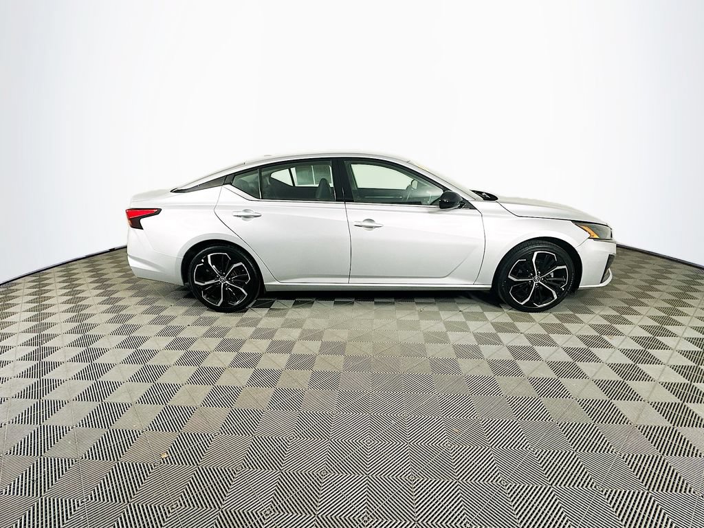 Used 2024 Nissan Altima 2.5 SR FWD image 11