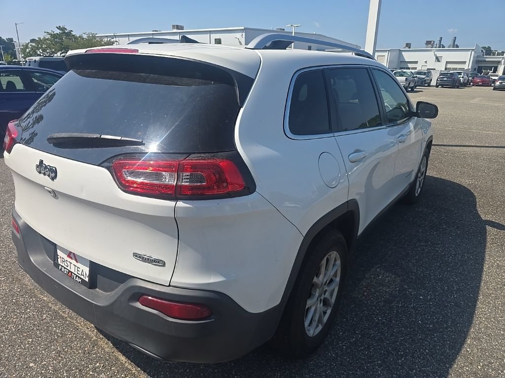 Used 2017 Jeep Cherokee Latitude FWD image 5