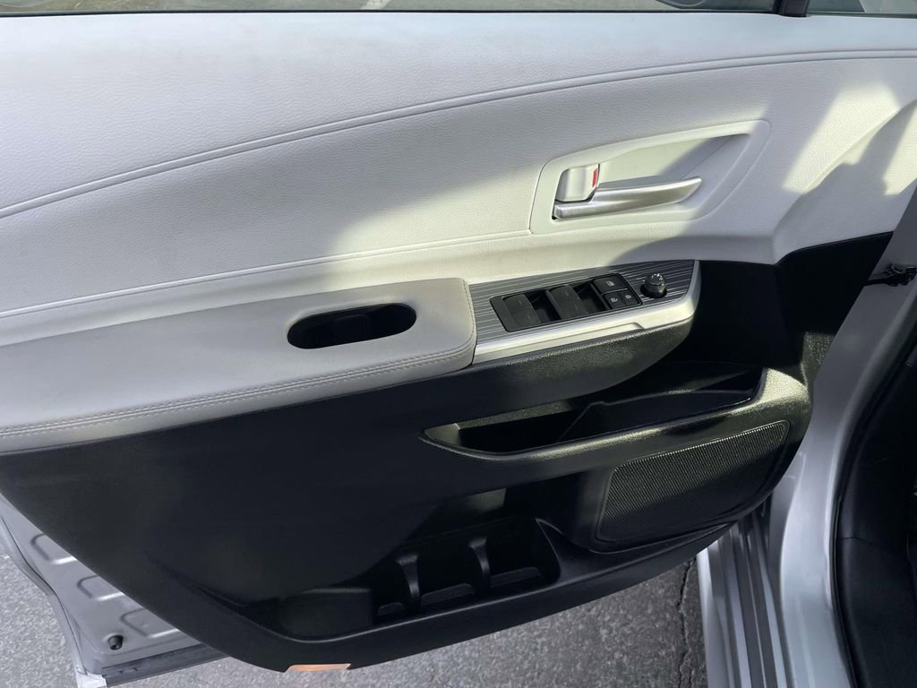 Used 2025 Toyota Sienna XLE image 26