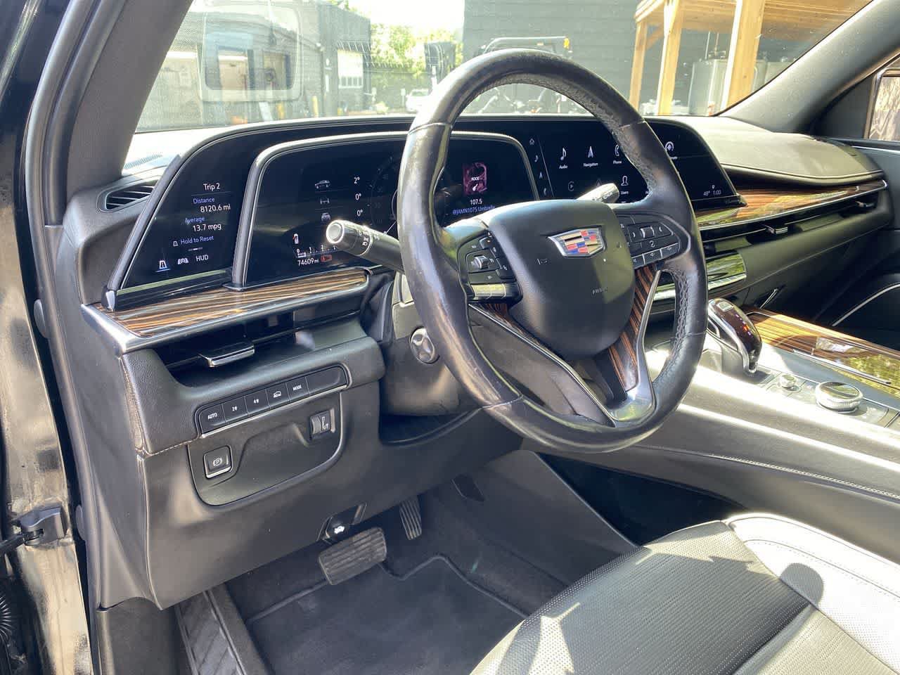 Used 2021 Cadillac Escalade ESV Premium Luxury w/ LPO, Illumination Package AWD/4WD image 2