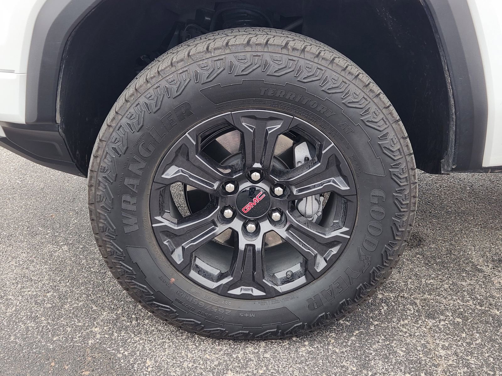 New 2025 GMC Canyon Elevation w/ Convenience Package image 14