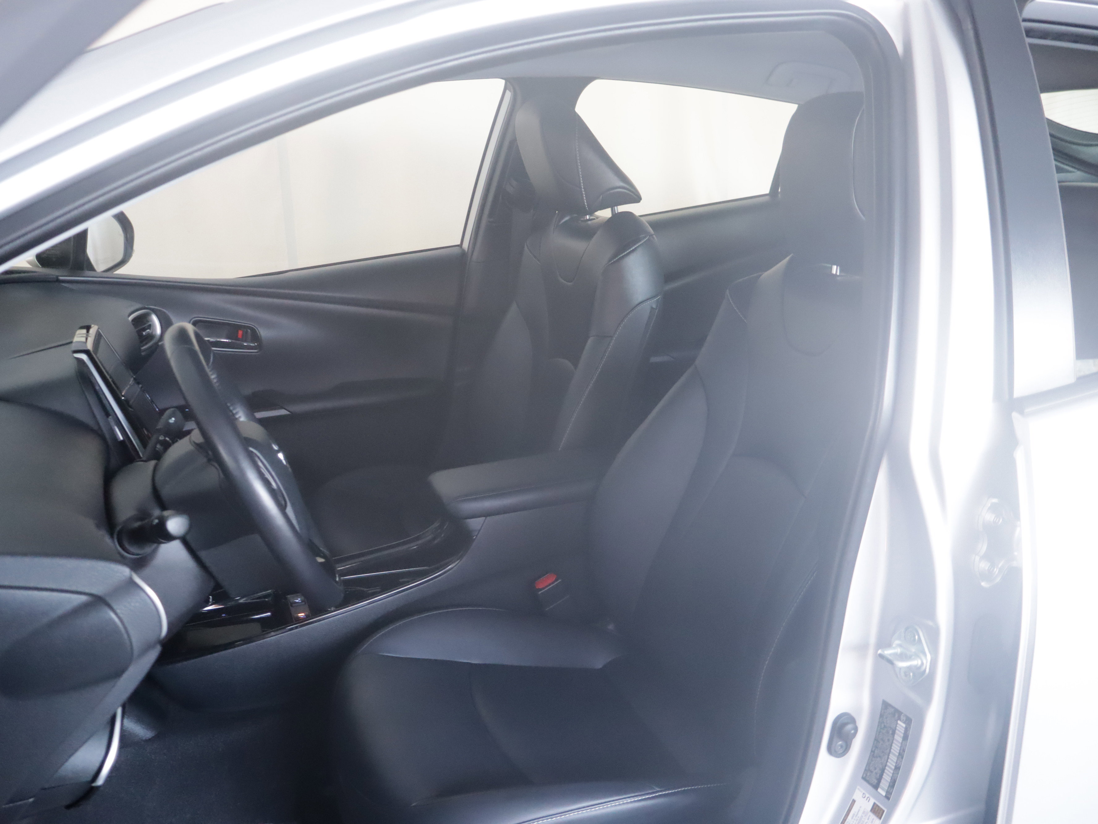 Used 2021 Toyota Prius Prime Limited image 7