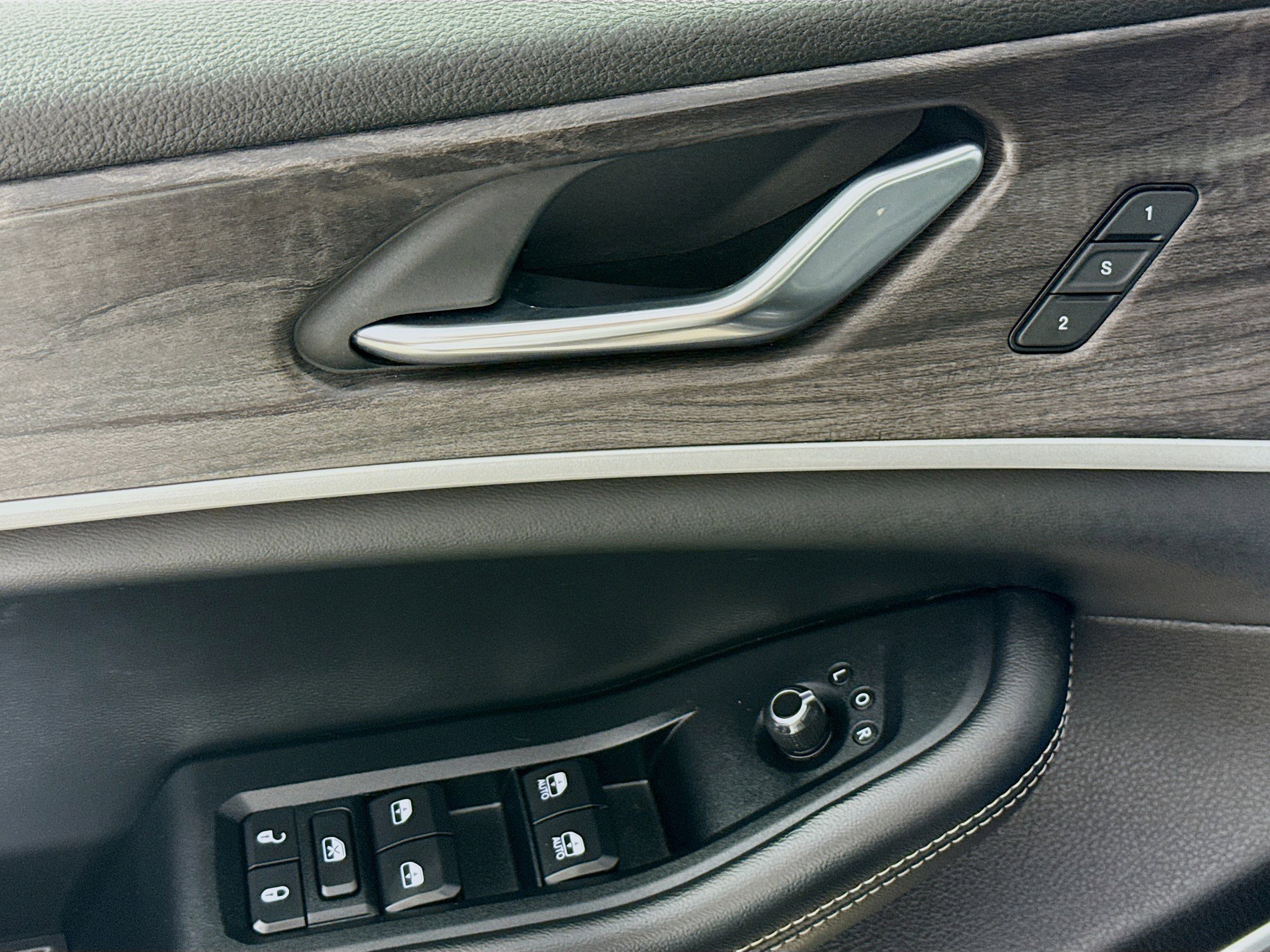 Used 2024 Jeep Grand Cherokee Limited 4xe image 21