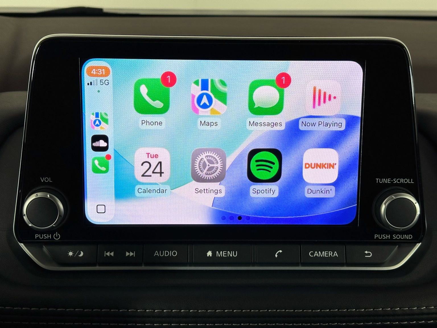 Used 2023 Nissan Rogue SV image 3