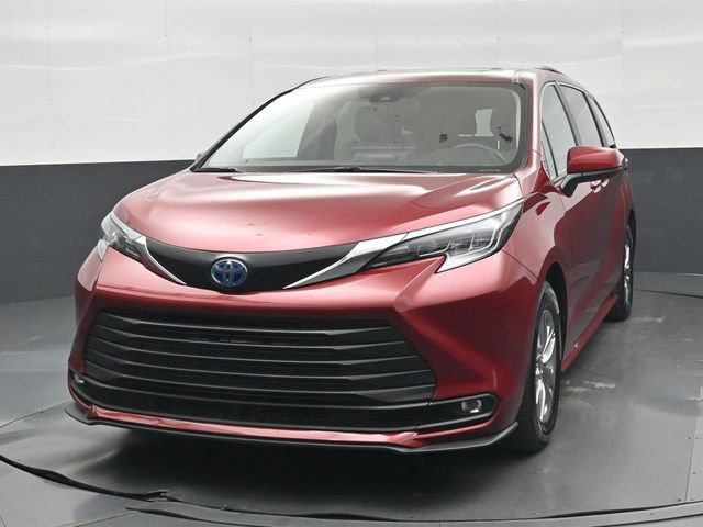 Used 2025 Toyota Sienna XLE FWD image 33