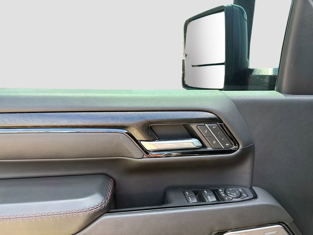 Used 2025 GMC Sierra 2500 AT4X image 9