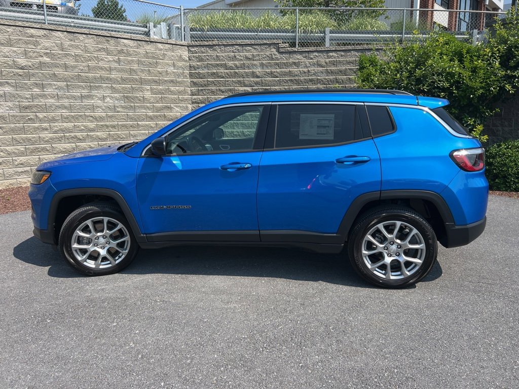 New 2023 Jeep Compass Latitude w/ Sun and Sound Group image 9