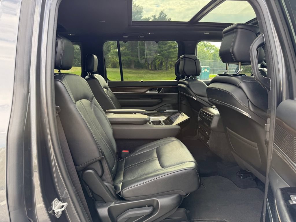 Used 2022 Jeep Grand Wagoneer Series I AWD/4WD image 10