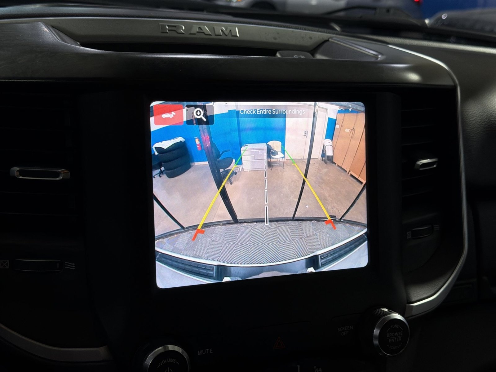 Used 2023 RAM 1500 Big Horn AWD/4WD image 32