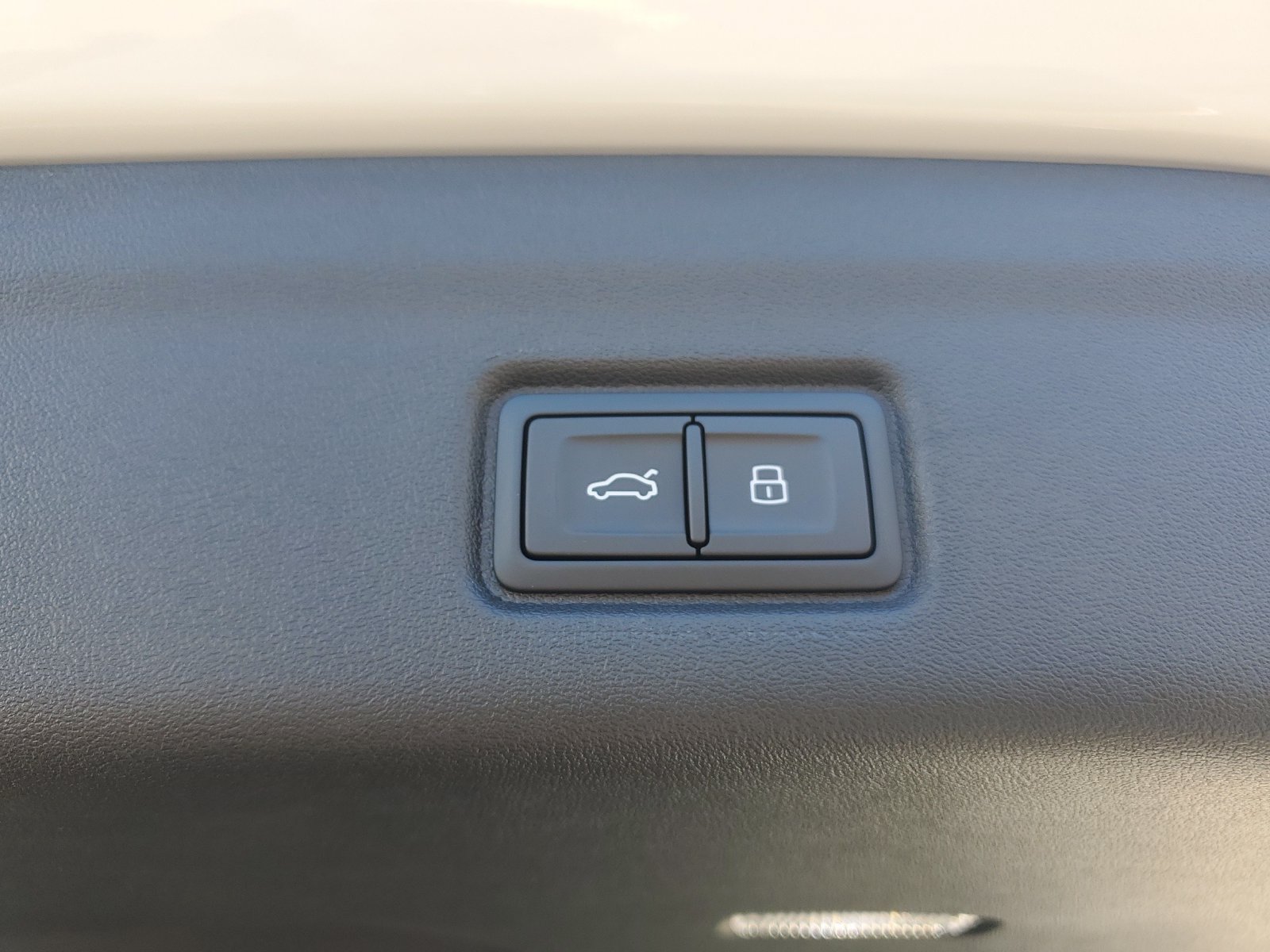 New 2027 Audi SQ6 e-tron Prestige AWD/4WD image 9