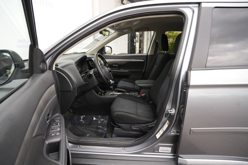 Used 2016 Mitsubishi Outlander SE AWD/4WD image 16