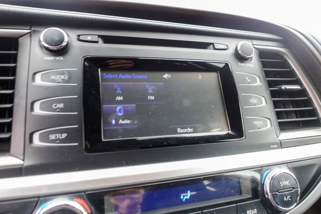 Used 2019 Toyota Highlander LE image 18