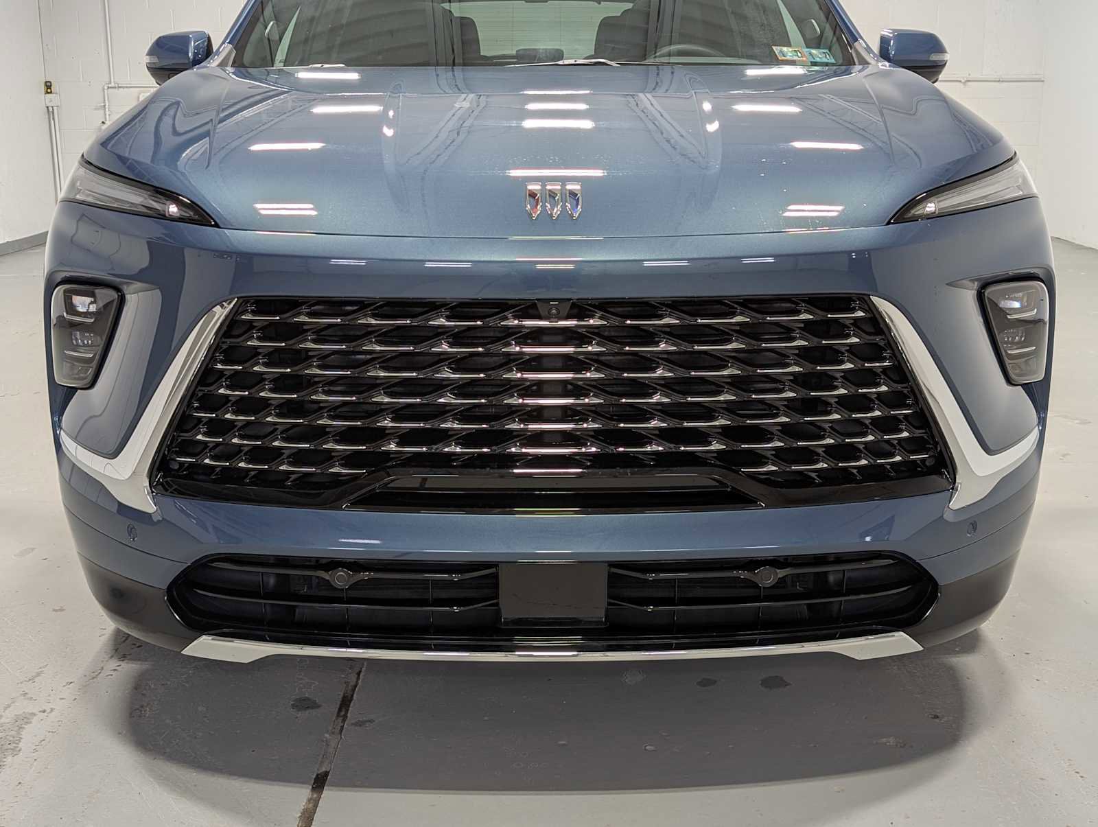 Certified 2025 Buick Enclave Avenir w/ Super Cruise Package image 2