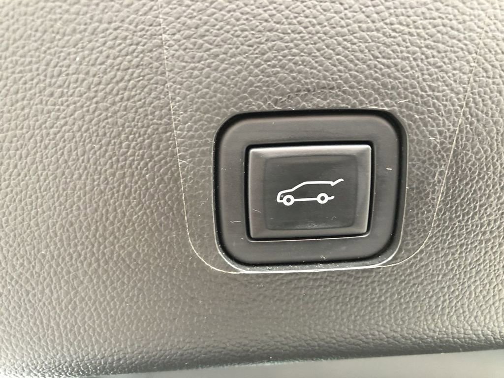 Used 2023 Chevrolet Traverse LT w/ LPO, Floor Liner Package AWD/4WD image 18