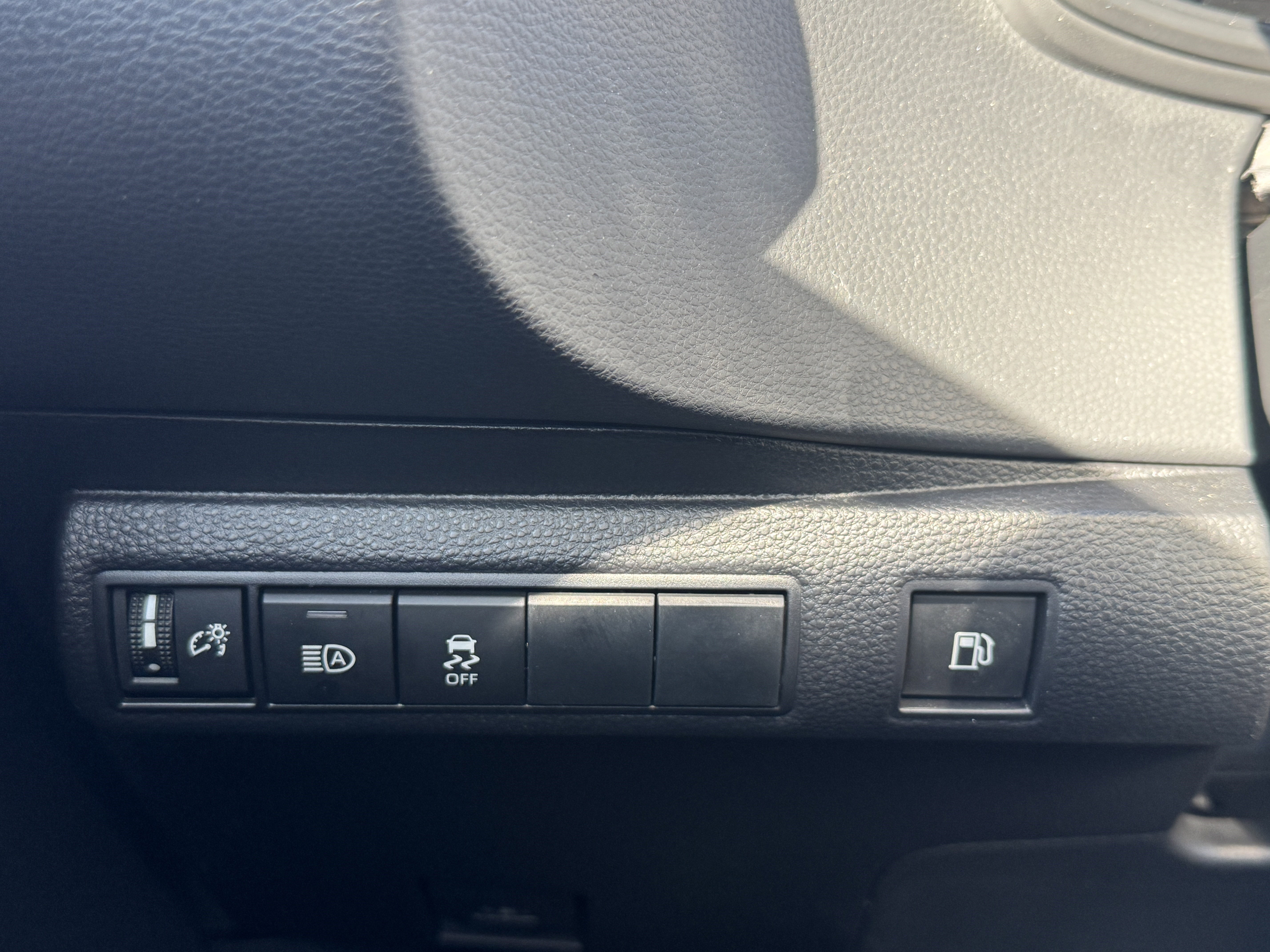 Used 2025 Toyota Corolla SE w/ SE Premium Package image 33