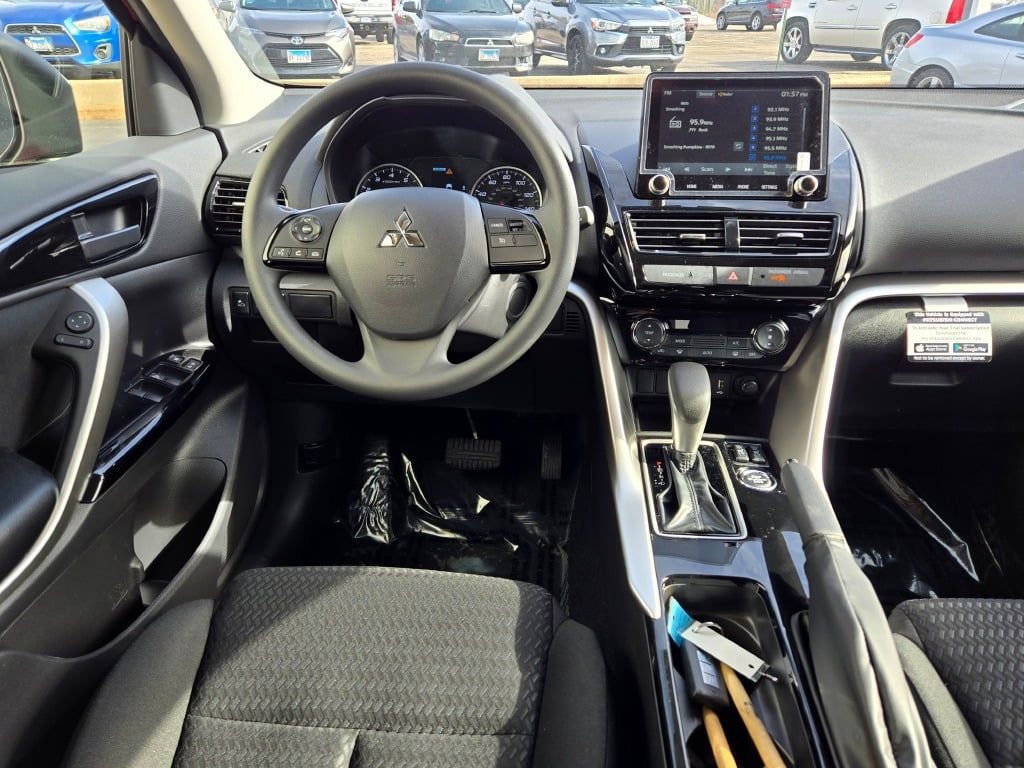 New 2025 Mitsubishi Eclipse Cross LE image 13