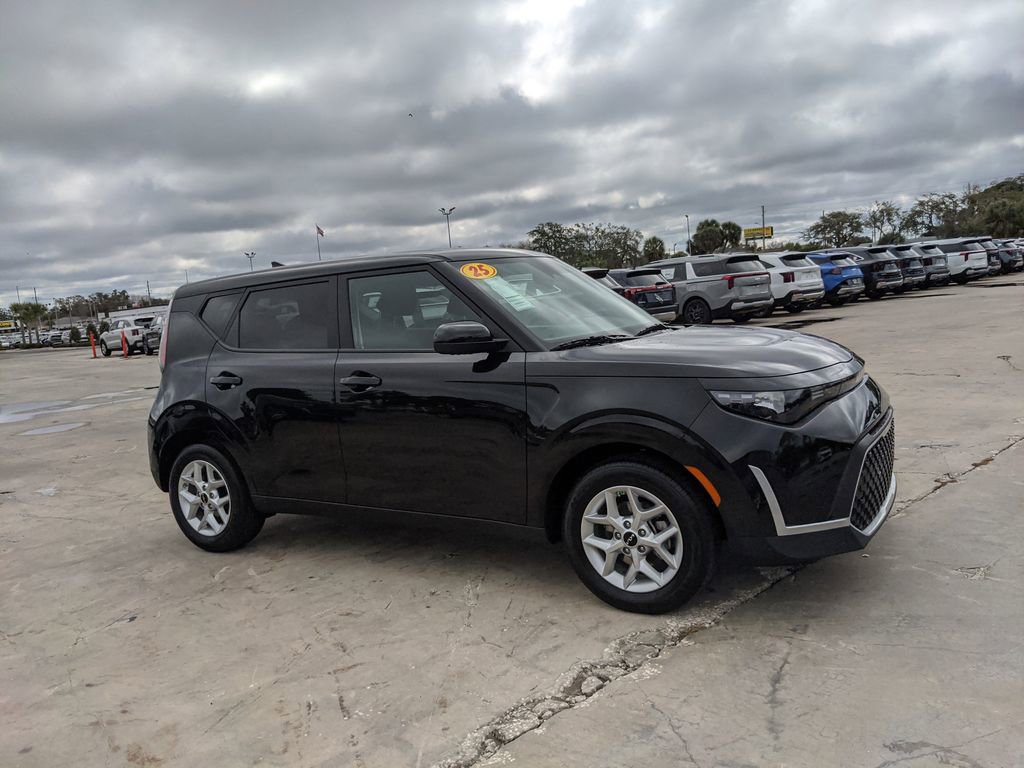 Certified 2025 Kia Soul LX image 2