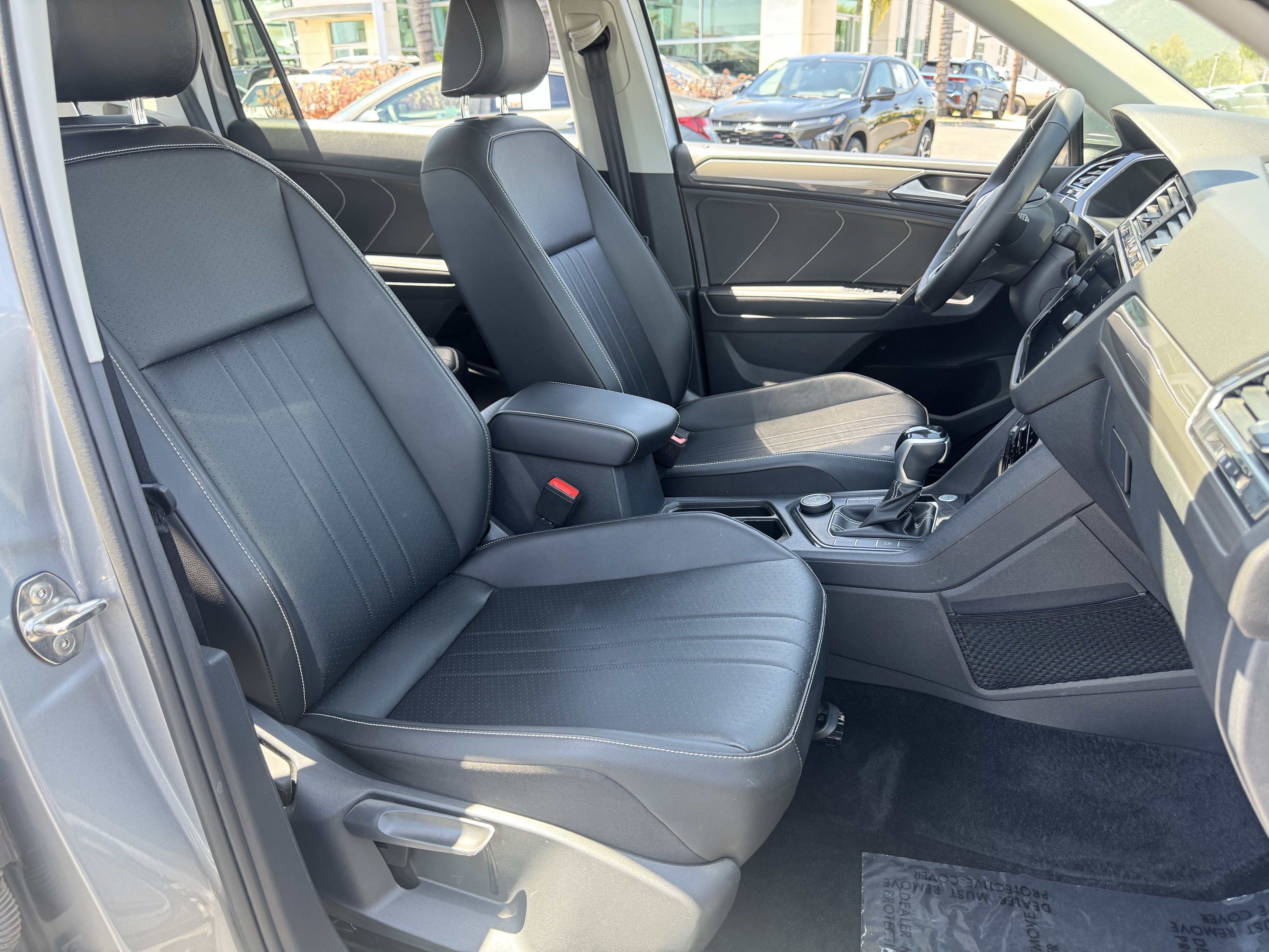 Used 2022 Volkswagen Tiguan SE AWD/4WD image 35