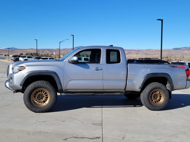 Used 2017 Toyota Tacoma TRD Off-Road w/ Premium & Technology Package image 2
