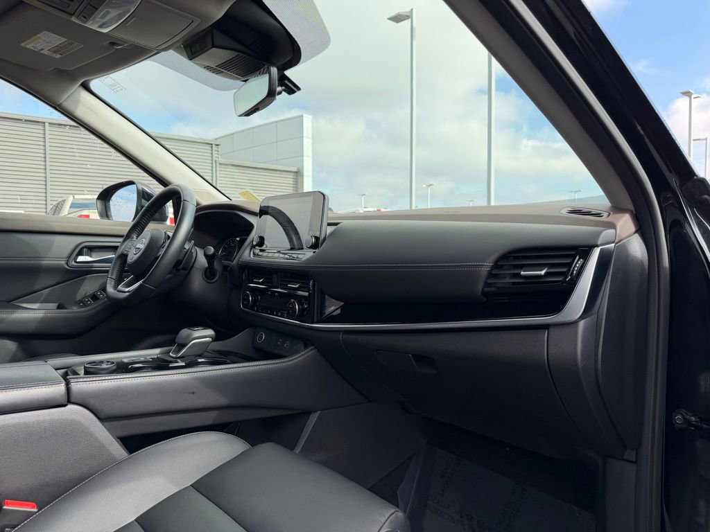 Used 2023 Nissan Rogue SL w/ SL Premium Package image 23