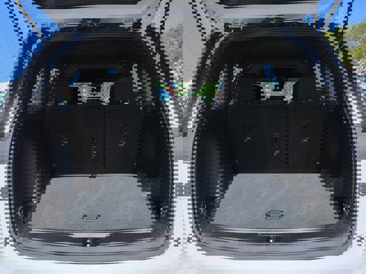 Used 2025 Jeep Grand Cherokee Laredo X image 13