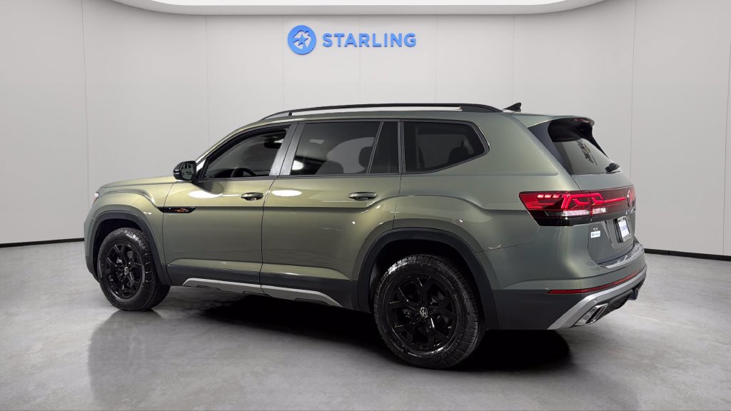 Used 2025 Volkswagen Atlas Peak Edition SE AWD/4WD image 4