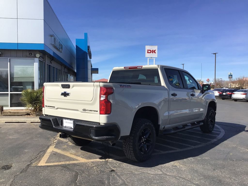 New 2026 Chevrolet Silverado 1500 Custom Trail Boss w/ LPO, Dark Essentials Package image 5