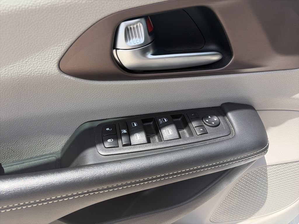 Used 2023 Chrysler Voyager LX FWD image 22