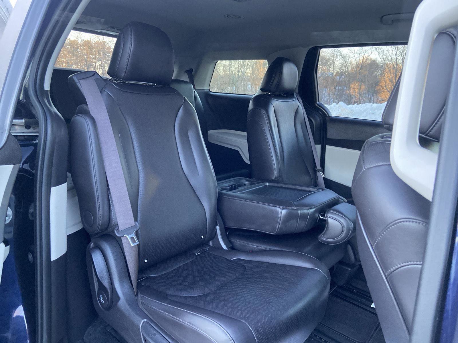 Used 2024 Kia Carnival LX image 28