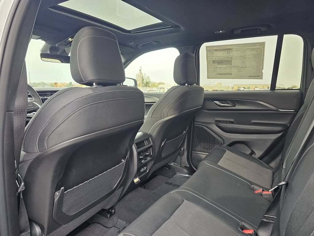 New 2025 Jeep Grand Cherokee Laredo X w/ Luxury Tech Group I AWD/4WD image 12