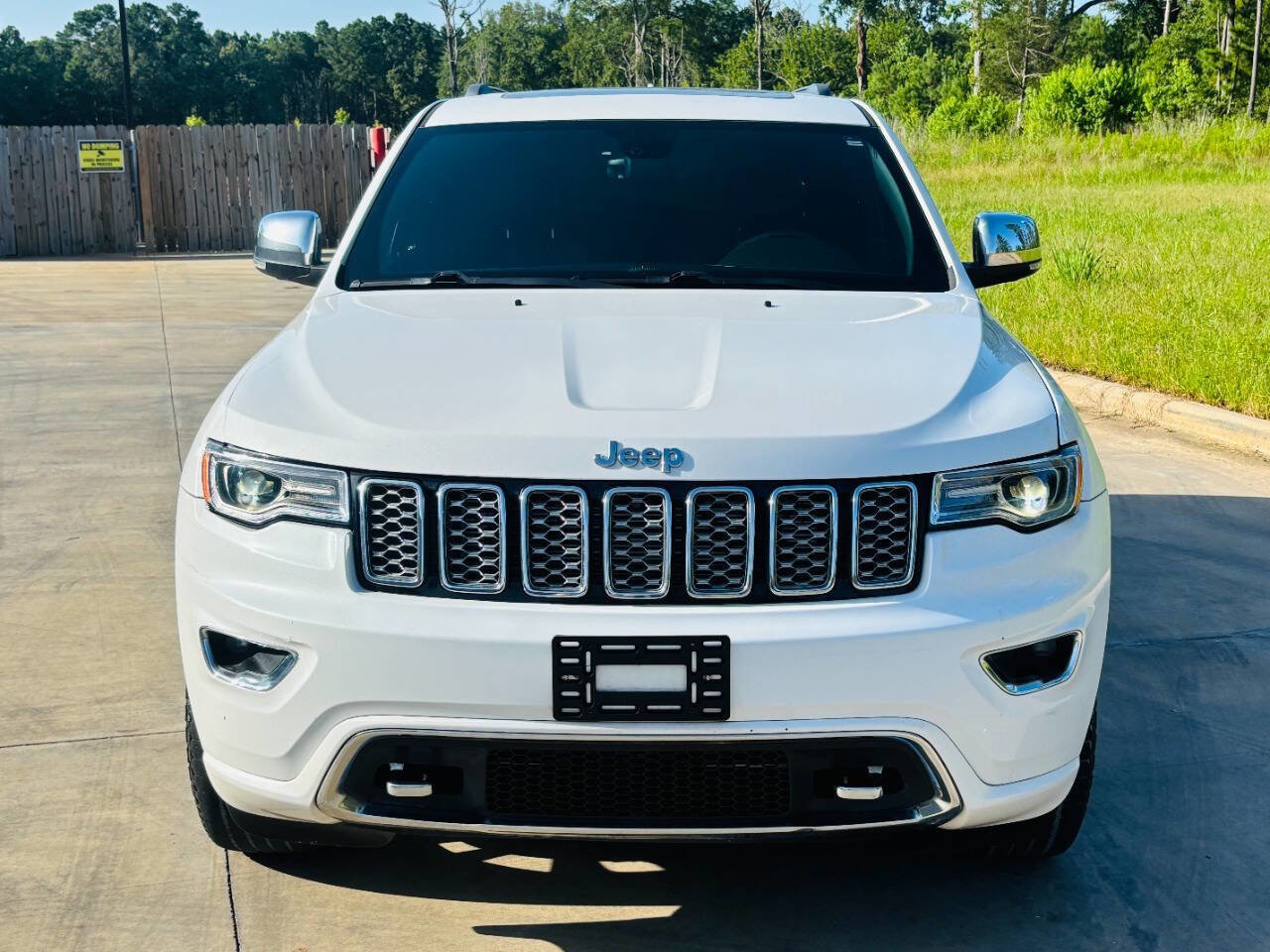 Used 2017 Jeep Grand Cherokee Overland image 2