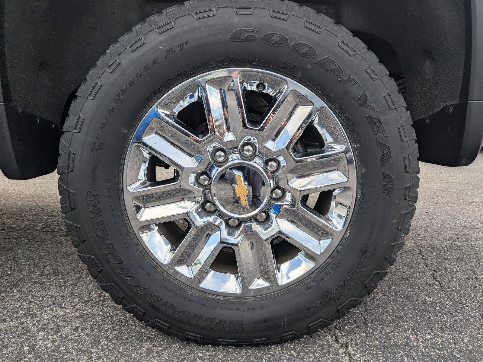 Used 2024 Chevrolet Silverado 2500 High Country w/ Technology Package AWD/4WD image 11