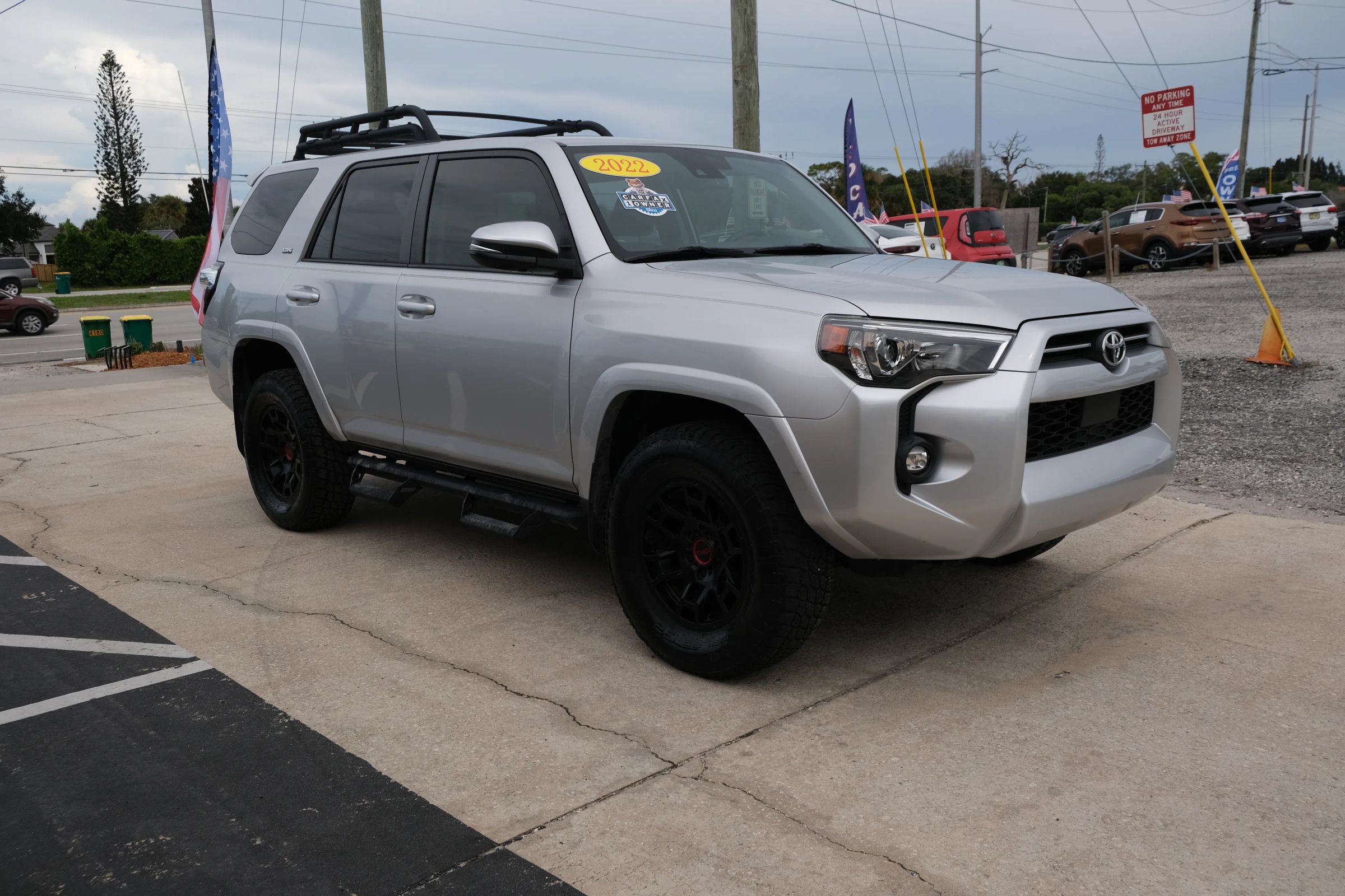 Used 2022 Toyota 4Runner SR5 Premium w/ Moonroof Package AWD/4WD image 3