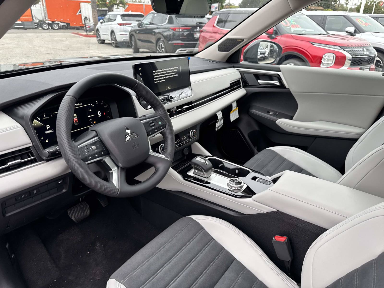 New 2026 Mitsubishi Outlander SE FWD image 11