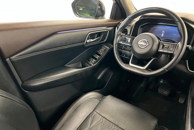 Used 2023 Nissan Rogue Platinum image 11