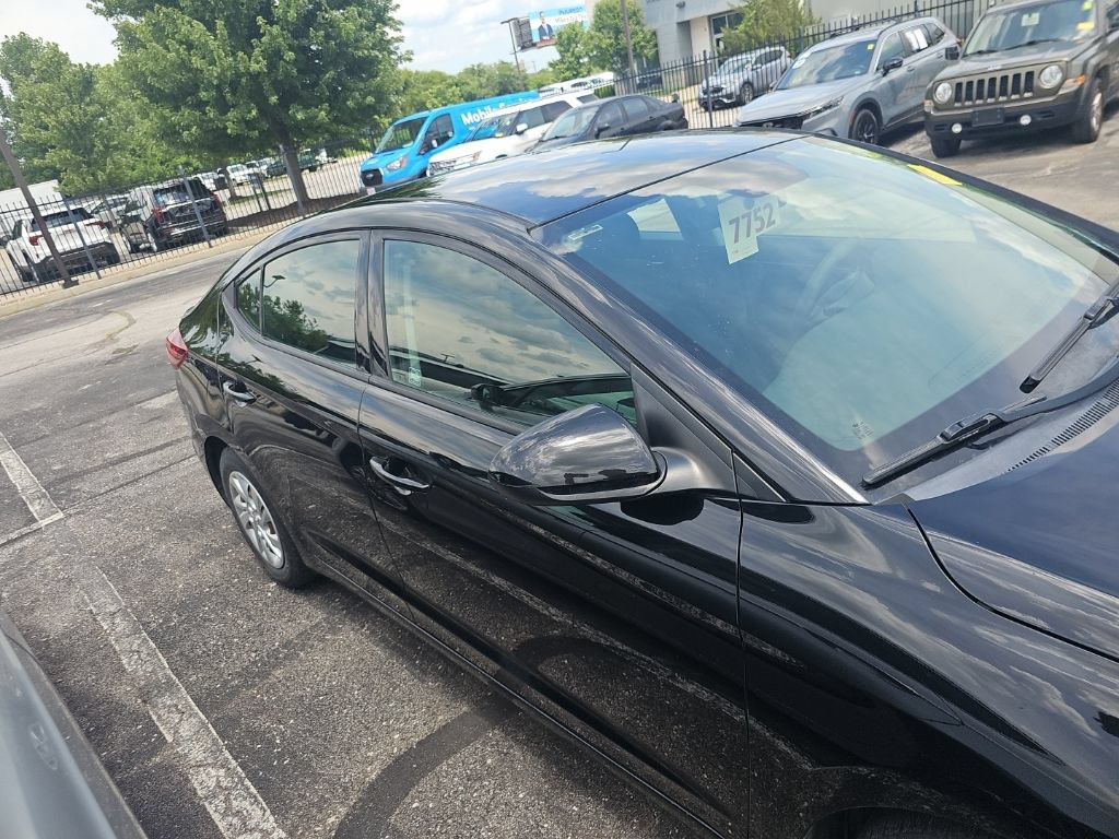 Used 2019 Hyundai Elantra SE w/ Cargo Package FWD image 4