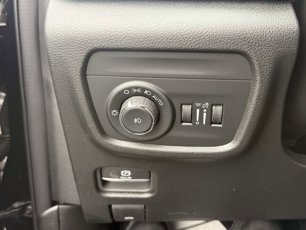 Used 2024 Jeep Grand Cherokee Limited w/ Trailer Tow Package image 17