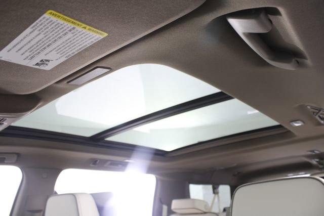 New 2026 GMC Yukon XL Denali w/ Denali Reserve Package image 12